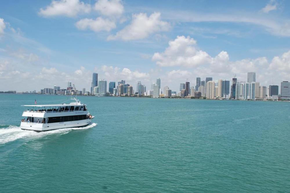 Miami City Boat Tour plus a FREE Bicycle Rental in South Beach